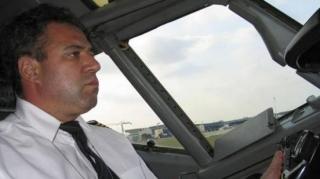 Un simbol care aparţine unei SOCIETĂȚI SECRETE a apărut pe mormântul lui Adrian Iovan