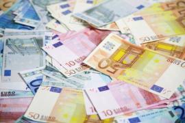 Euro a scăzut la MINIMUL ultimilor 11 ani faţă de dolar!