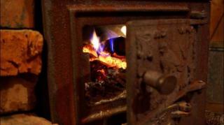 O femeie şi cei şase copii ai săi au murit intoxicaţi cu monoxid de carbon