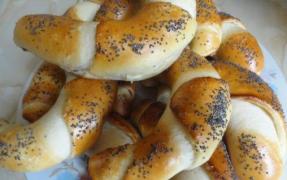 Va evita TOATĂ viața PATISERIILE! Ce a pățit o femeie după ce a mâncat un CORN cu semințe de mac