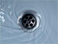 ACESTE 3 ingrediente DESFUNDĂ chiuveta! ORICINE le are în casă