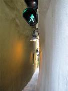 Pe cea mai îngustă stradă din Praga aștepți la semafor!