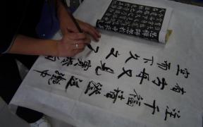 Un liceu din România a introdus chineza ca materie. Ce studiază elevii