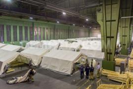 Au sosit primii refugiați în fostul aeroport Tempelhof din Berlin