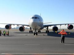 O vedetă a fost evacuată din avion după ce a fost găsită în stare de ebrietate