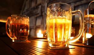 A băut 30 de BERI PE ZI! Cum arată femeia la 35 de ani. Fotografiile sunt ŞOCANTE!