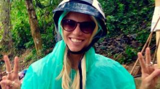 O tânără atrăgătoare leșinat la metrou și s-a trezit după câteva minute. Când s-a uitat în jur, nu-i venea să creadă. Ce s-a întâmplat între timp