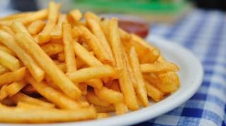 Caz uimitor! A mâncat DOAR ouă şi cartofi prăjiţi timp de 30 de ani. Cum arată acum femeia