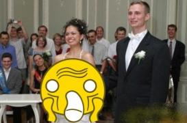 FOTO! "E o BLASFEMIE adusă Domnului!" De ce au fost daţi mirii din imagine afară din biserică