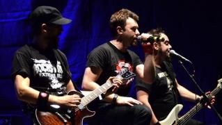 Postări cutremurătoare pe pagina de Facebook a formaţiei: "Am aflat. Am plâns"