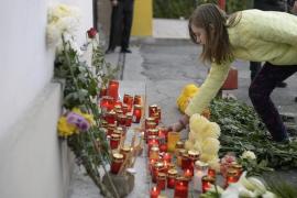 MARȘUL TĂCERII: 8.000 de oameni pentru COLECTIV: „18.000 de biserici, 425 de spitale, şi stăm şi ne uităm la fraţii noştri cum mor pe trotuare”