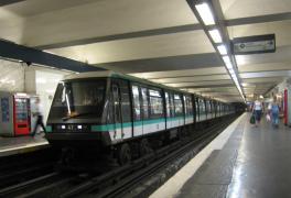 Atentate la Paris: Avioanele, trenurile și metroul parizian circulă aproape normal