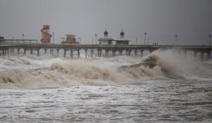 Zeci de mii de case din Irlanda au rămas fără curent din cauza furtunii Barney