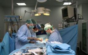 Descoperire ULUITOARE în burta unei ieşence! Ore întregi au stat MEDICII să îşi dea seama despre ce este vorba