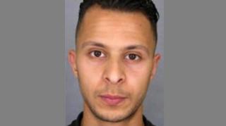 Atentate Paris: Salah Abdeslam ar fi fost văzut joi seară în cartierul bruxellez Anderlecht