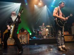 MĂRTURII DIN INFERN: Membrii formaţiei Eagles of Death Metal vorbesc pentru prima oară despre atentatul de la Bataclan