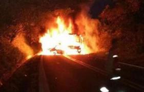 Mexic: Un autocar s-a ciocnit cu un autoturism şi a luat foc: 22 de morti