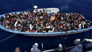 Încă 4.000 de migranți se îndreaptă spre frontiera greco-macedoneană