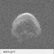 O rocă spaţială a trecut pe lângă Pământ în noaptea de Halloween! Semăna izbitor cu un CRANIU UMAN!