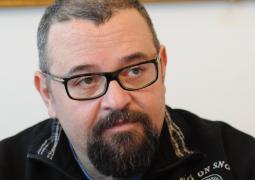 Mii de români îi cer DEMISIA! Piedone anunţă că va face un monument la Colectiv