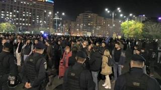Ce MESAJE scandează românii la protestele din Bucureşti şi din ţară