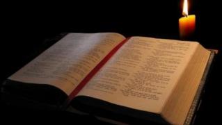 UIMITOR! Toate bibliile din lume sunt la noi în ţară! Una dintre ele are 4 milimetri!