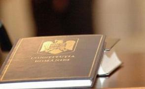 Constituție: Președintele desemnează un premier interimar și, după consultări cu partidele, un candidat pentru funcția de prim-ministru