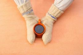 Ai mâinile şi picioarele RECI? Iată câteva modalităţi de a scăpa de această problemă