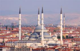 Ankara autorizează Franța să utilizeze stațiul aerian turc pentru lovituri aeriene împotriva Statului Islamic