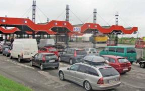 Românii se pot informa în timp real pe telefonul mobil cât au de așteptat în vămi