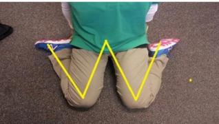 Obişnuieşti să stai AŞA? Iată ce PROBLEME de sănătate TRĂDEAZĂ această poziţie