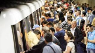 O persoană S-A ARUNCAT ÎN FAȚA METROULUI, la stația Piața Sudului