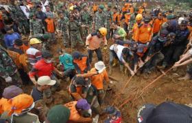 Indonezia: Cel puțin 18 morți în urma unei alunecări de teren