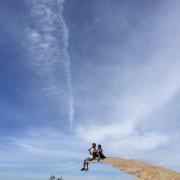 STÂNCA CHIPS! Este unul dintre cele mai periculoase și STRANII locuri din ÎNTREAGA lume! TOȚI oamenii își doresc o fotografie acolo