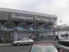 Un avion a aterizat de urgență la Budapesta din cauza unei amenințări cu bombă
