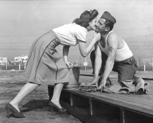 FOTO de colecţie! Marilyn Hare, actrița care a stârnit controverse în toată lumea! A sărutat 10.000 de soldaţi în Al Doilea Război Mondial