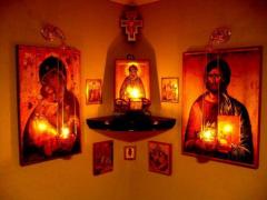 Sigur nu ştiai asta! De ce aprindem candele înaintea icoanelor?