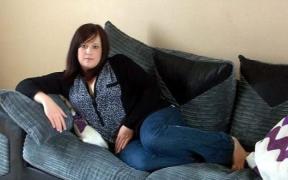 Șocant! O femeie a mâncat ÎNTR-UN AN șapte canapele și două scaune