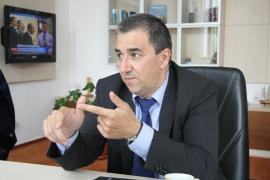 Florin Sinescu, prefectul de Suceava, a fost reţinut pentru abuz în serviciu şi alte infracţiuni