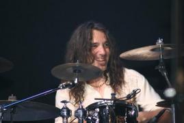 Fostul toboșar al trupei Pearl Jam, dat în urmărire generală!