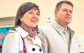 Soția președintelui NU RENUNȚĂ la catedră!