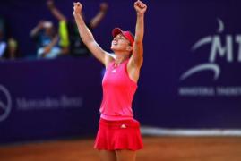 Halep aduce primul punct României în meciul cu Spania