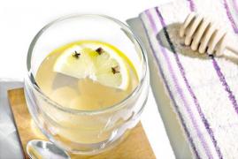 A băut apă cu miere și lămâie timp de UN AN. Iată ce s-a întâmplat