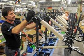 Tot mai mulți români aleg să plece în Germania