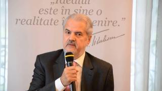 Adrian Năstase, internat la un spital din Franţa