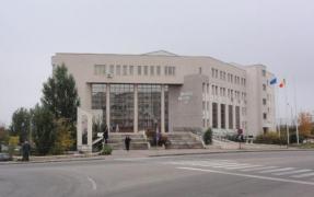 Președintele Tribunalului Olt, reţinut pentru LUARE DE MITĂ