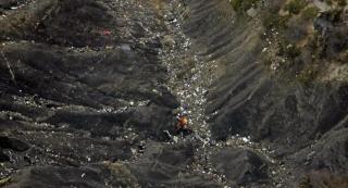 Accidentul Airbus A320: Vastă operațiune pentru recuperarea cadavrelor și a resturilor avionului