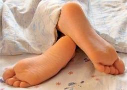 SIMPLU, la tine acasă! Scapă de CĂLCÂIELE CRĂPATE în mod natural