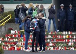 Pilotul avionului a încercat să forţeze uşa cabinei cu un topor