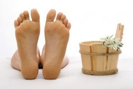 Periculoasă și contagioasă! Vindecă CIUPERCA PICIORULUI la tine acasă, în MOD NATURAL